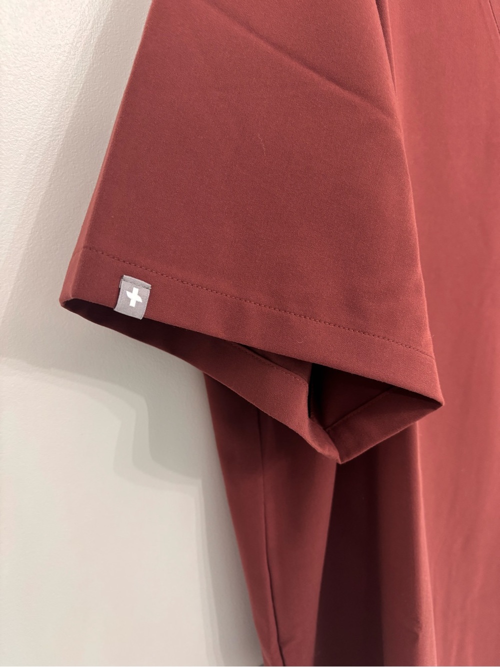 Figs Mens 4X Leon Three Pocket Scrub Top Burgundy Red Technical Collection 4XL - Picture 4 of 11